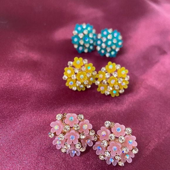 Flower Stud 4 colors - Picture 6 of 12